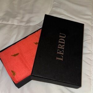 LERDU Coral Scarf with Gold Details